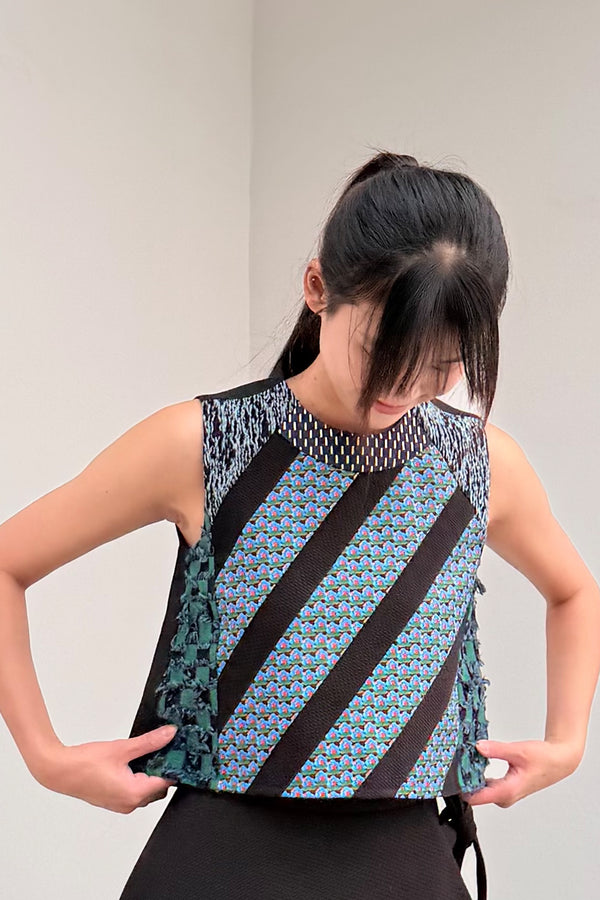 LUNAR 2026 TT01 || ZAG CROPPED TOP