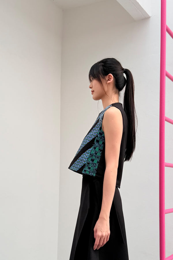 LUNAR 2026 TT01 || ZAG CROPPED TOP