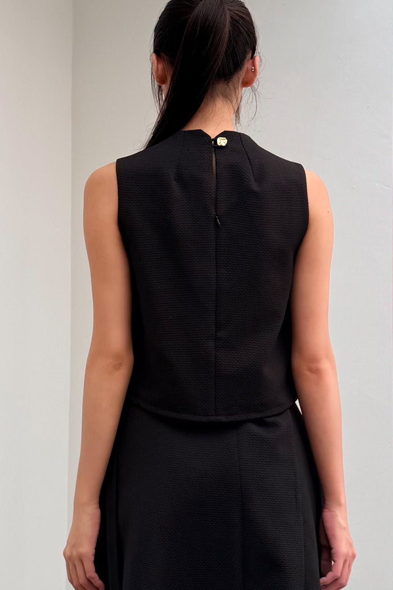 LUNAR 2026 TT01 || ZAG CROPPED TOP