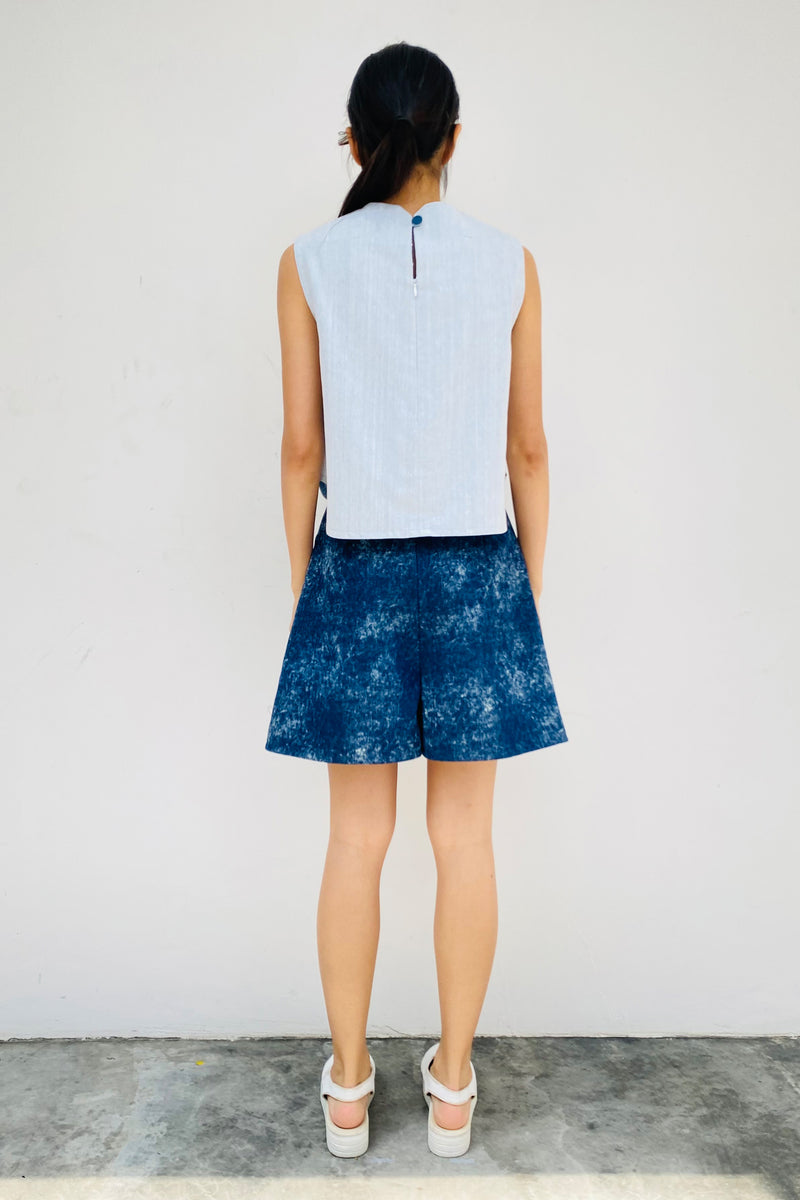 S18 SP04D || DENIM SHORTS WITH RIPPLED FLAP