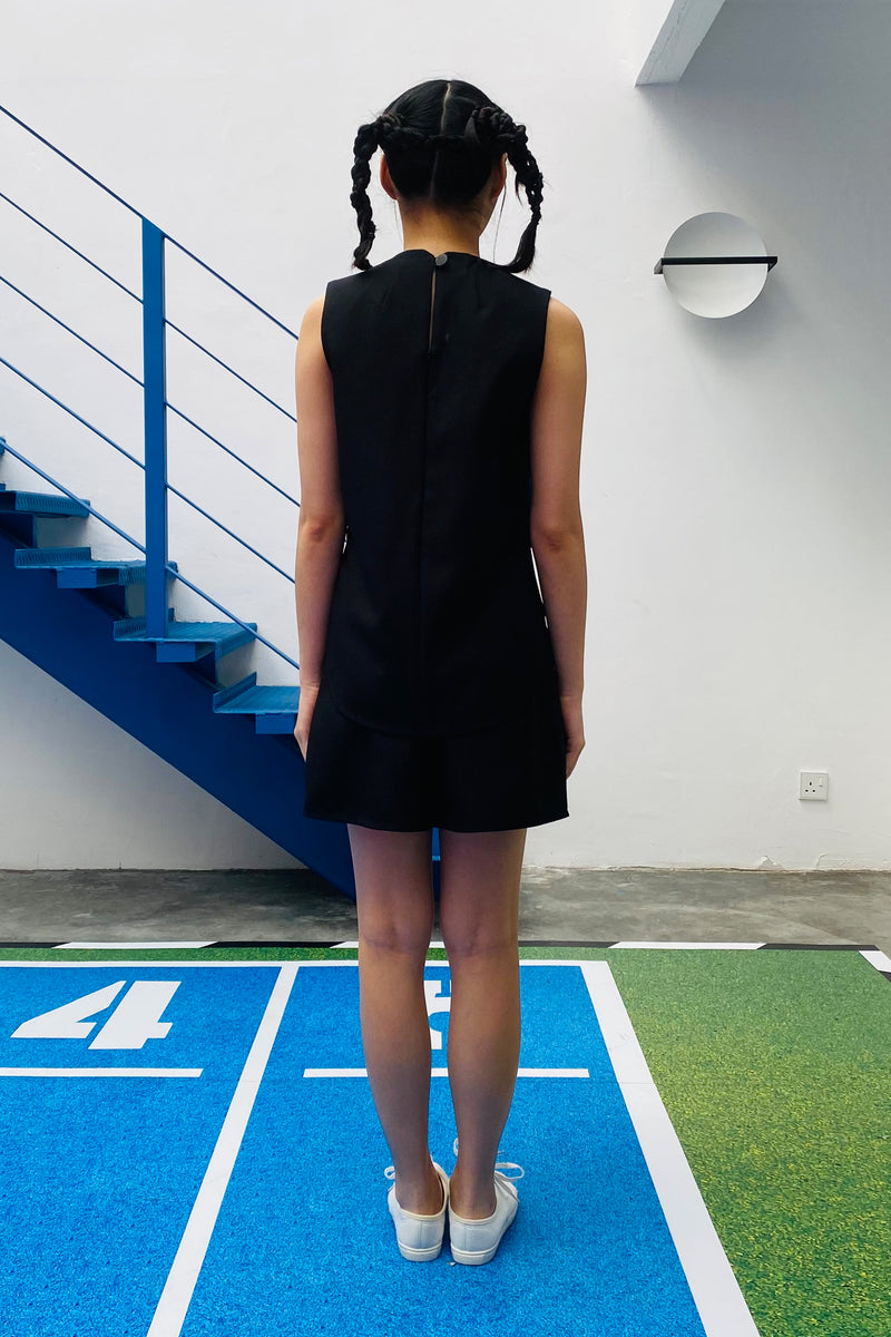LUNAR 2022 TT01A  || FUWA FUWA SLEEVELESS TOP IN BLACK